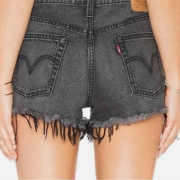 501® Original Fit High Waist Women Distressed Shorts in “Slashed Black” Size 25 - Picture 2 of 15
